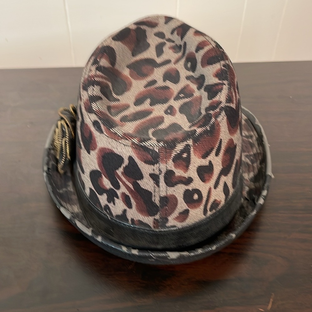 Leopard print fedora with faux leather trim/flower accents - Picture 4 of 11